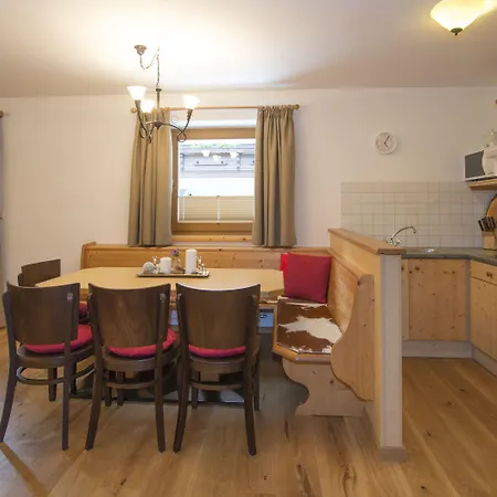 Lägenhetshotell Landhof 4*