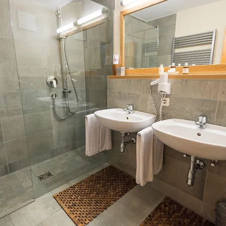 Landhof 4* エルマウ