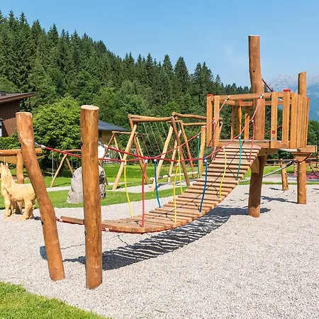 Hotel apartamentowy Landhof 4*