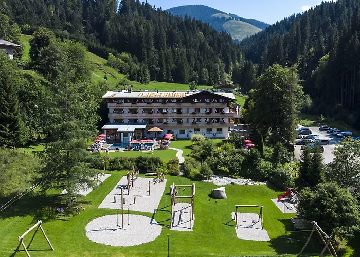 Landhof Apart-hotel 4*
