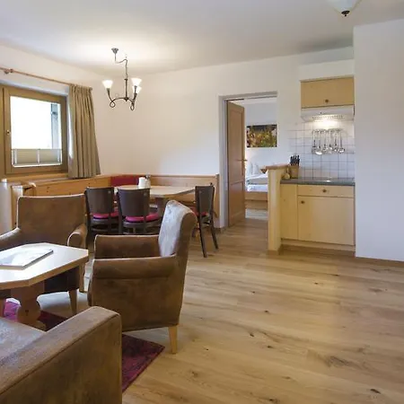 Landhof Aparthotel 4*
